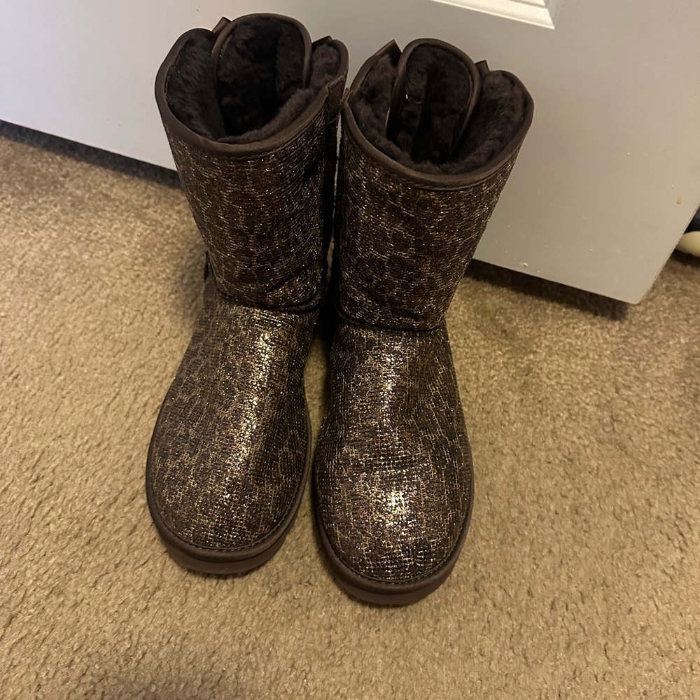 Ugg Bailey Boot like new condition.